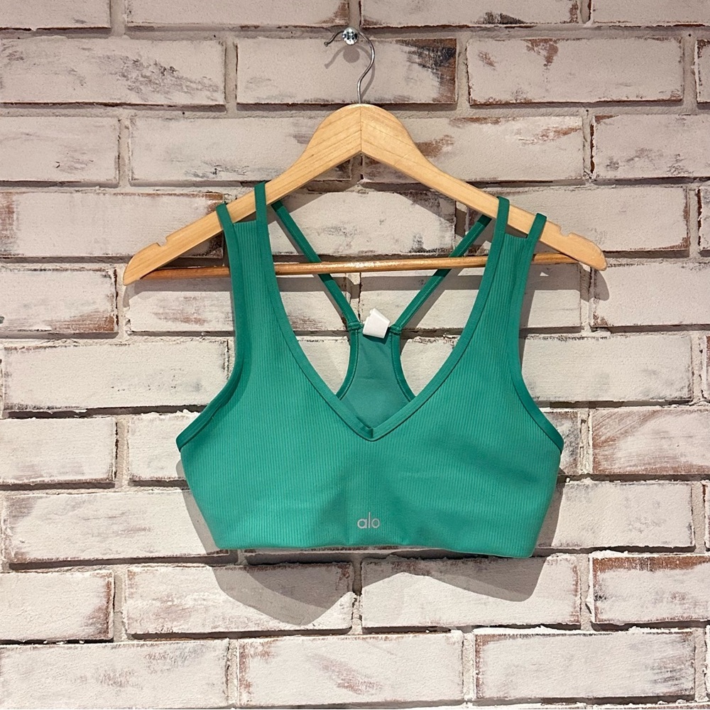 Alo Yoga Airlift Ribbed Jump Start V Neck Bra lettuce Green
